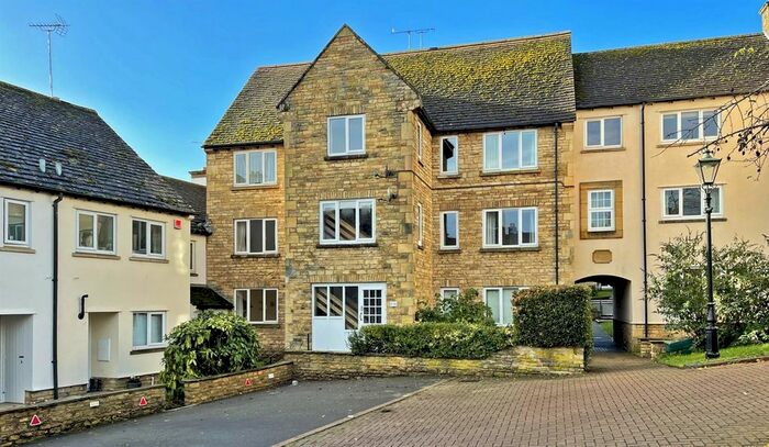 2 Bedroom Flat To Rent In Warrenne Keep, Stamford, PE9