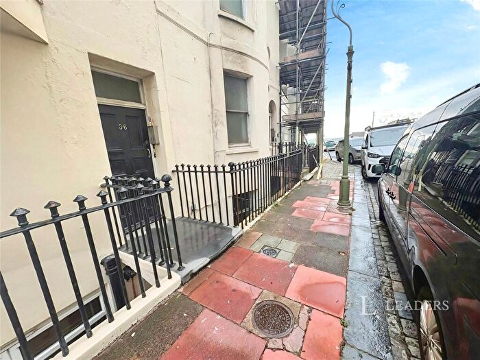 1 Bedroom Flat To Rent In Western Street, Brighton, East Sussex, BN1