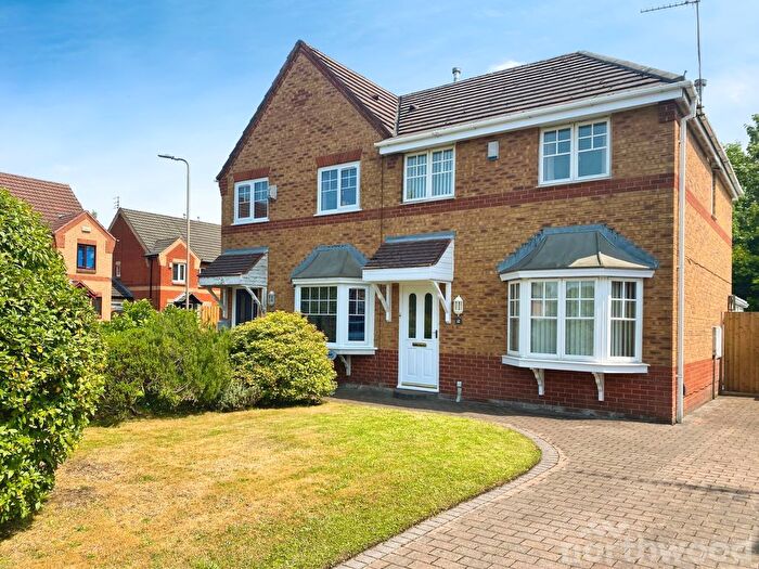 3 Bedroom Semi-Detached House For Sale In Valiant Close, Liverpool, L12