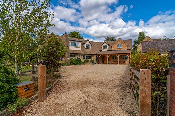 4 Bedroom Detached House For Sale In Main Street, Cropthorne, WR10