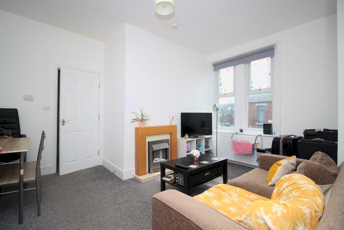 3 Bedroom Flat To Rent In Heaton Park Road, Heaton, Newcastle Upon Tyne, NE6