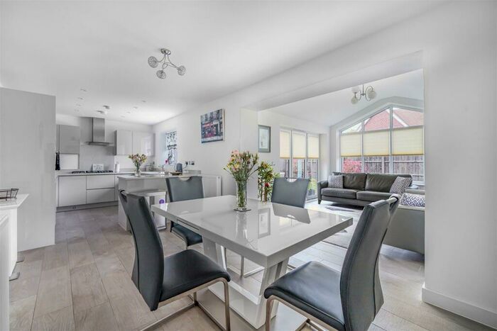 4 Bedroom Detached House For Sale In Stocks Way, Lenham, Maidstone, ME17