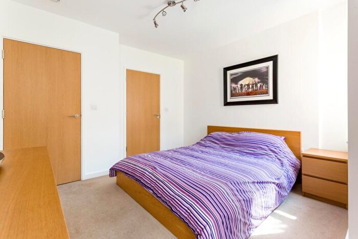 2 Bedroom Apartment To Rent In Coral Apartments, E14