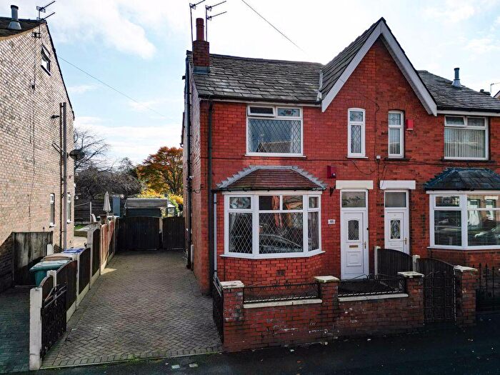 2 Bedroom Semi-Detached House For Sale In Buersil Avenue, Rochdale, OL16