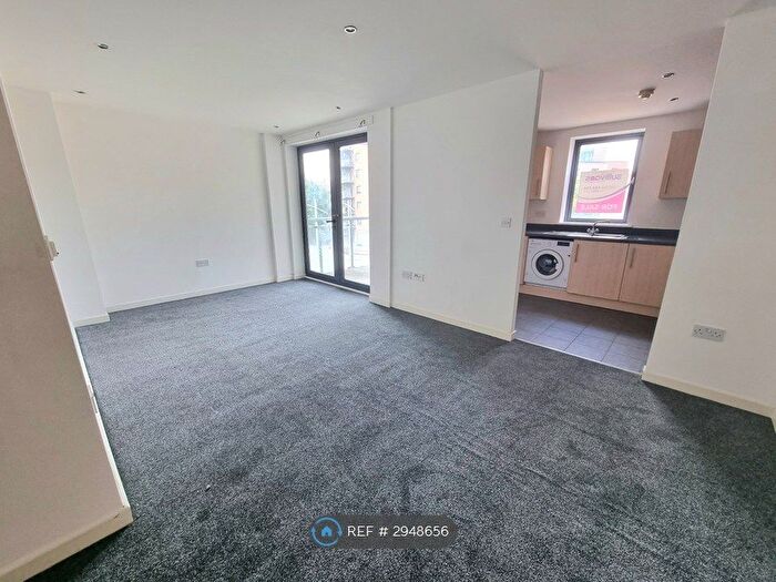 2 Bedroom Flat To Rent In Salubrious Court, Swansea, SA1