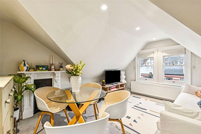 1 Bedroom Flat For Sale In Crockerton Road, SW17