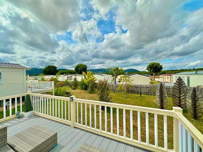 2 Bedroom Mobile/park Home For Sale In Oakmere Park, Hanley Swan, Worcester, WR8