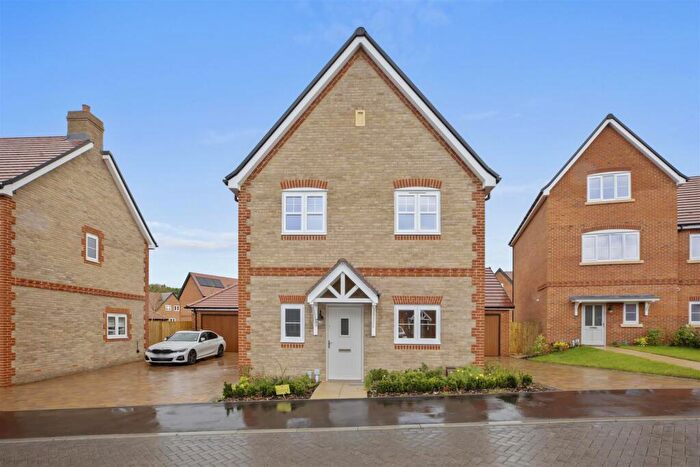 3 Bedroom Detached House To Rent In Abbey Barn Park, High Wycombe, HP10