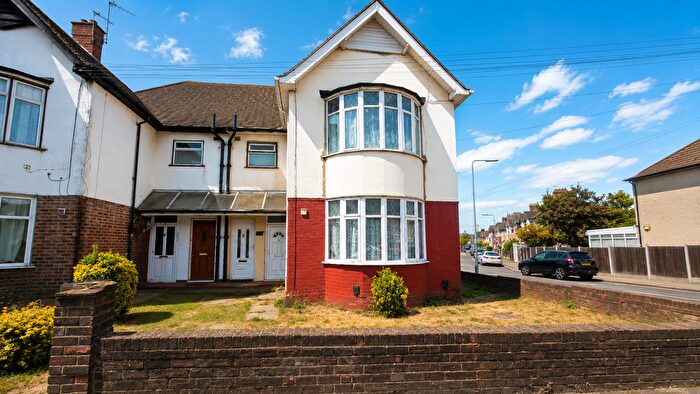 2 Bedroom Flat For Sale In Chadwell Heath Lane, Chadwell Heath, RM6