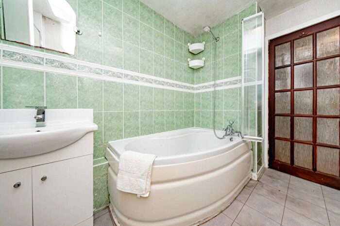 2 Bedroom Flat For Sale In Christian Grove, Edinburgh, EH15
