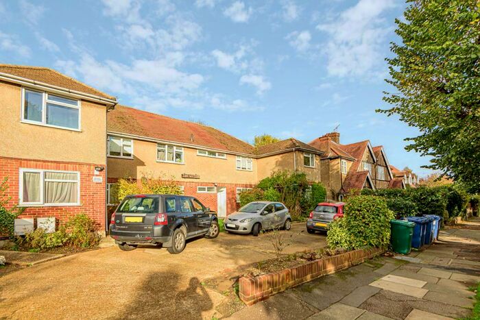 1 Bedroom Maisonette To Rent In Friern Watch Avenue, North Finchley, N12