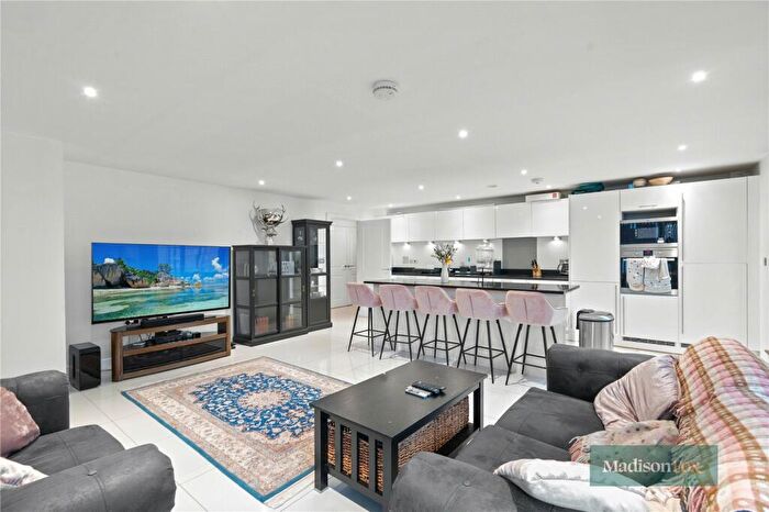 3 Bedroom Penthouse To Rent In Waterside Way, London, N17