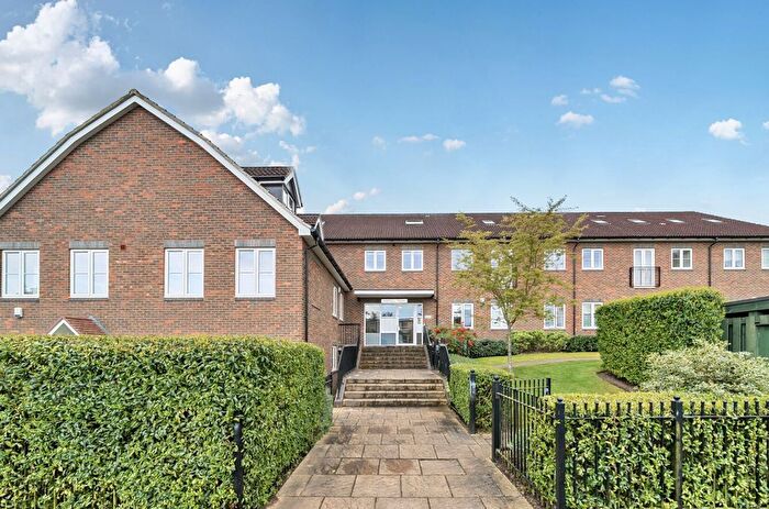 2 Bedroom Flat For Sale In Gibbs Couch, Watford, WD19