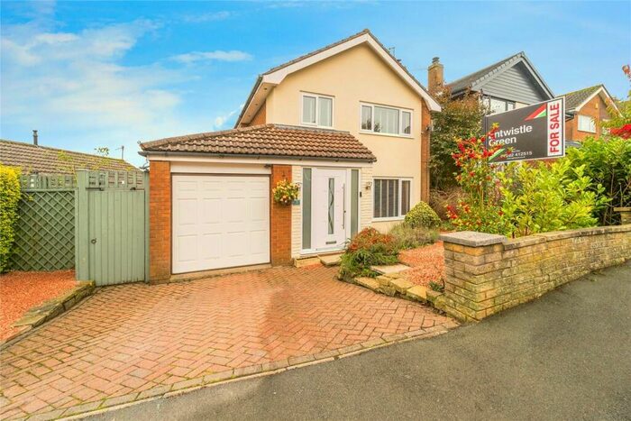 3 Bedroom Detached House For Sale In Stirling Court, Briercliffe, Burnley, Lancashire, BB10