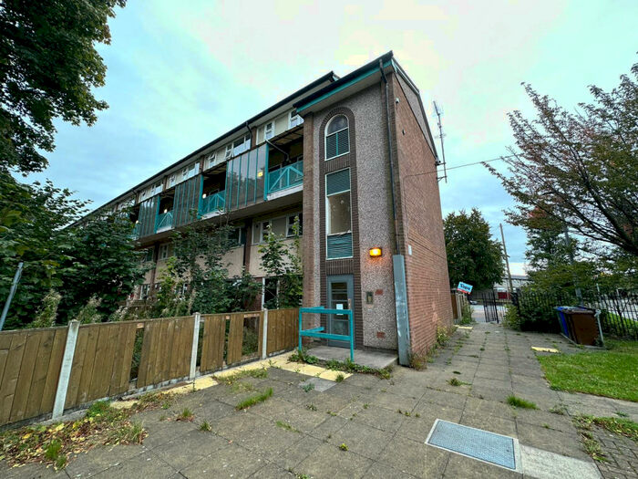 2 Bedroom Maisonette To Rent In City Road, Manchester, M15