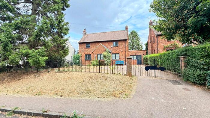4 Bedroom Detached House To Rent In Waterdell Lane, St. Ippolyts, SG4
