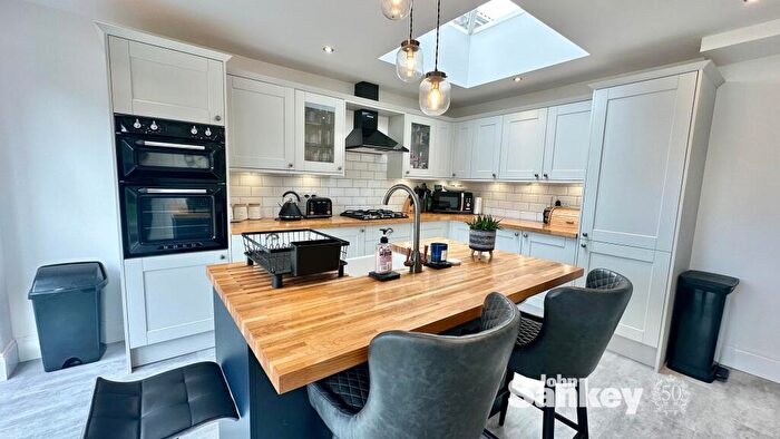 3 Bedroom Detached House For Sale In Dean Close, Mansfield, NG18