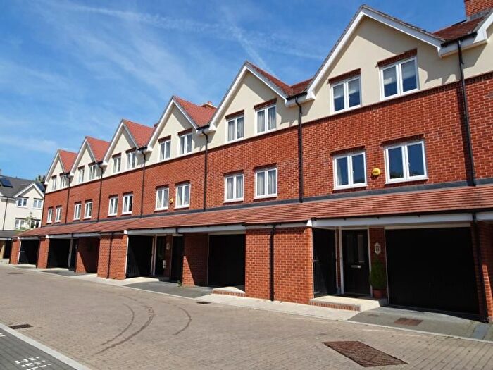 3 Bedroom Detached House To Rent In Freemantle Way, Hayes, Greater London, UB3