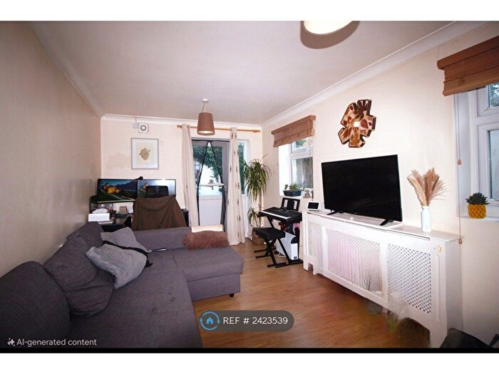 2 Bedroom Flat To Rent In Goodrich Road, London, SE22