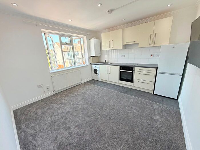 1 Bedroom Flat To Rent In Thorn Close, Northolt, UB5
