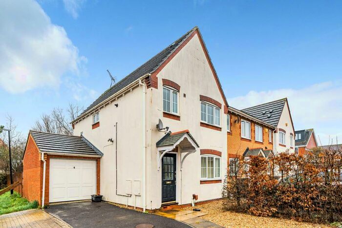 3 Bedroom Semi-Detached House To Rent In Hepworth Road, North Swindon, SN25