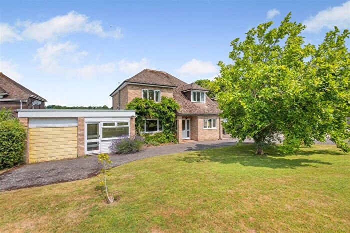 4 Bedroom Detached House For Sale In Priory Close, East Farleigh, Maidstone, ME15