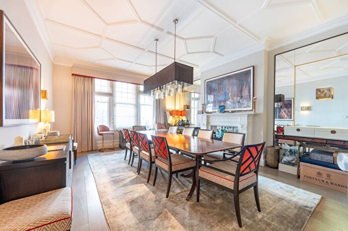 5 Bedroom Flat For Sale In Abbotsbury, Holland Park, London, W14
