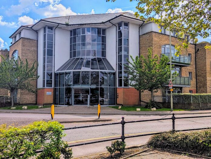 2 Bedroom Flat To Rent In Woolsack Way, Godalming, GU7