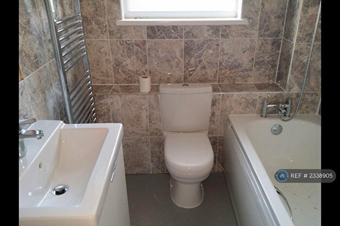 2 Bedroom End Of Terrace House To Rent In Kingfisher Close, London, SE28