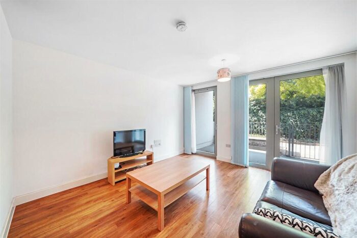 2 Bedroom Maisonette To Rent In Meadow Court, Waterside Park, E16