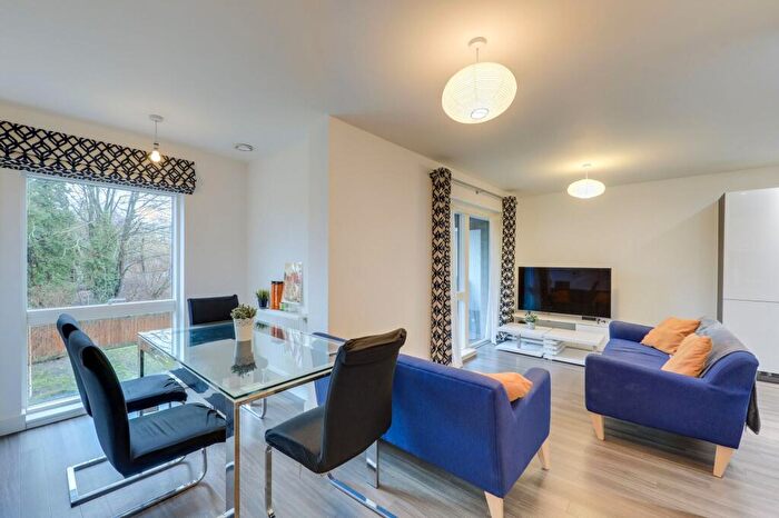 2 Bedroom Flat To Rent In Adenmore Road, Catford, SE6