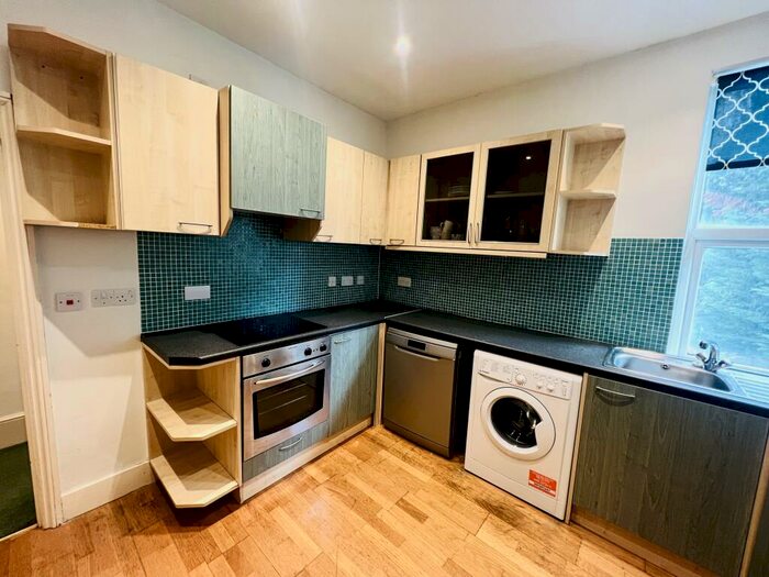 2 Bedroom Apartment To Rent In Station Road, West Byfleet, KT14
