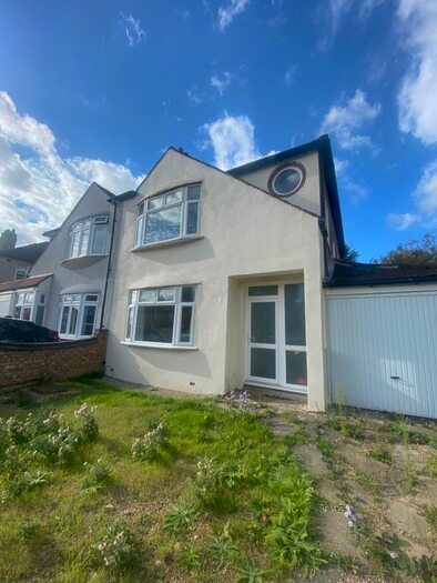 3 Bedroom Semi-Detached House To Rent In Leysdown Road, London, SE9