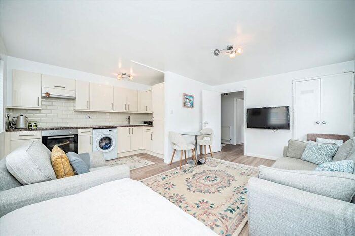 1 Bedroom Flat For Sale In Crofts Street, Tower Hill, E1