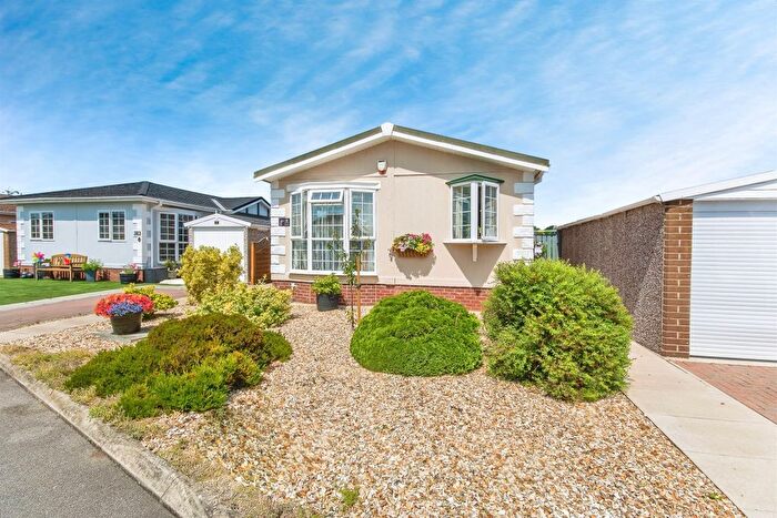 2 Bedroom Lodge For Sale In Marina View, Dogdyke, Lincoln, LN4