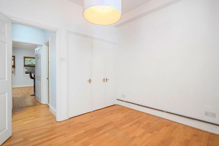 1 Bedroom Flat To Rent In Westcar Lane, Walton-On-Thames, KT12