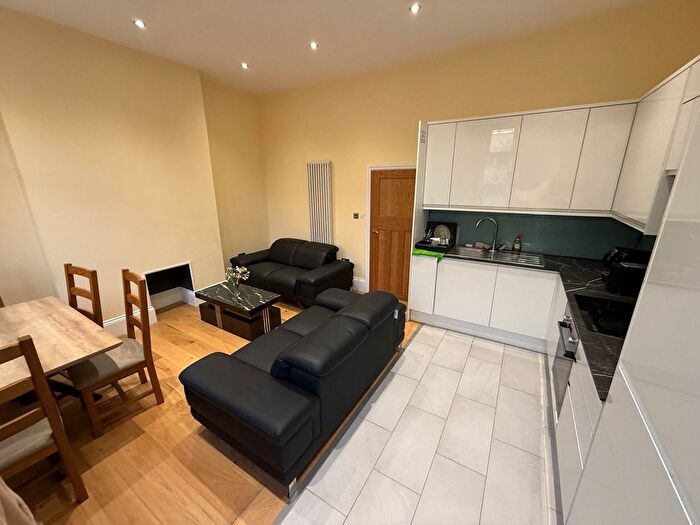 4 Bedroom Flat To Rent In Caledonian Road, London, N7