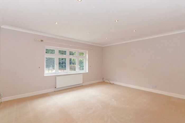 5 Bedroom Detached House For Sale In Courtleas, Cobham, KT11