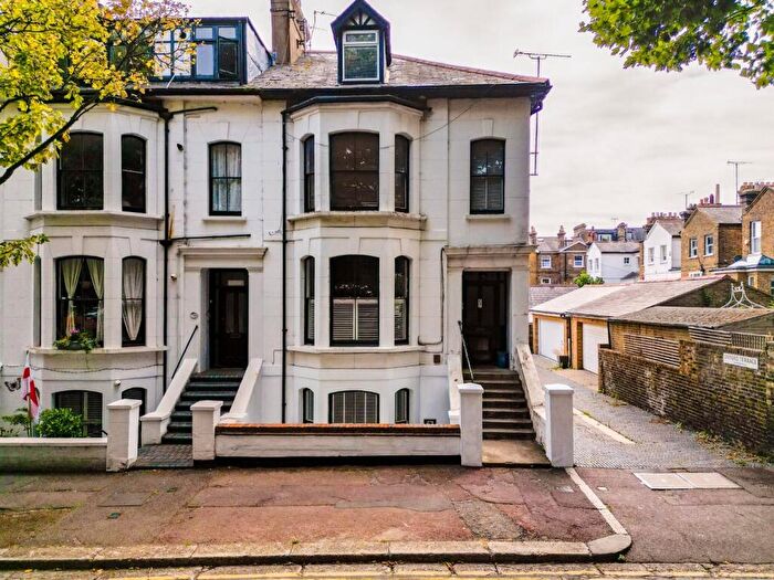 2 Bedroom Flat For Sale In Alexandra Road, Southend-On-Sea, SS1