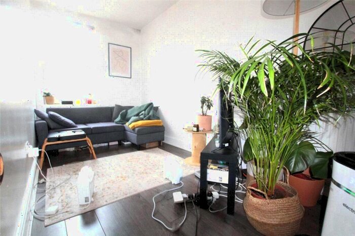 3 Bedroom Apartment To Rent In Settles Street, London, E1