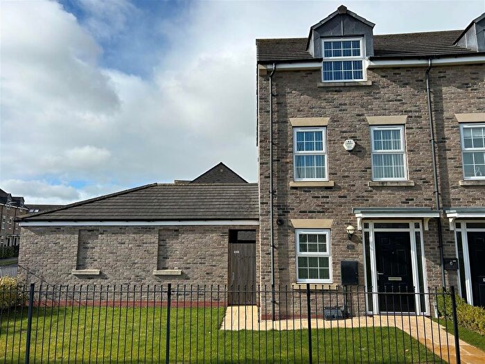 3 Bedroom Property To Rent In White Mill Drive, Pocklington, York, YO42