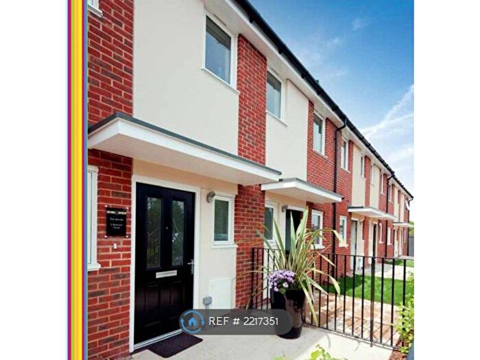 2 Bedroom End Of Terrace House To Rent In Deveron Drive, Reading, RG30