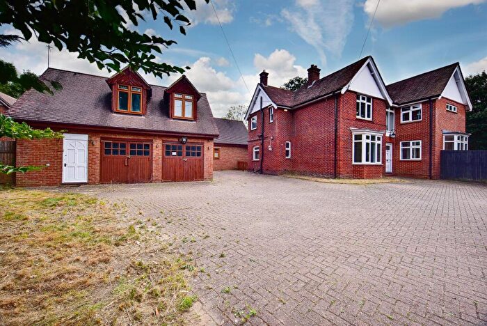 4 Bedroom Detached House For Sale In Castle Way, Leybourne, ME19