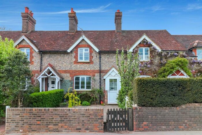 2 Bedroom Cottage For Sale In Chesham Road, Ashley Green, Chesham, HP5