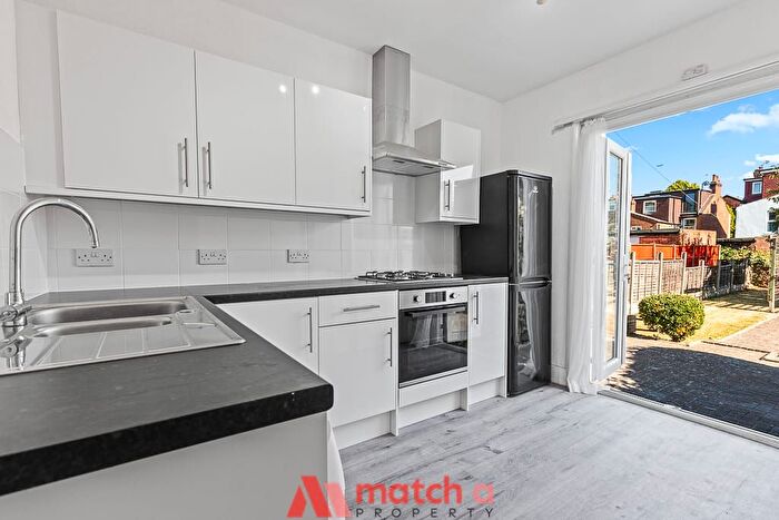 1 Bedroom Flat To Rent In Murray Road, Ealing, London, W5