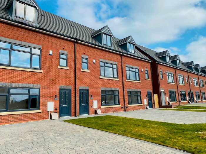 4 Bedroom Semi-Detached House To Rent In Tennal Road, Harborne, Birmingham, B32
