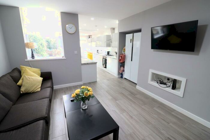 6 Bedroom Terraced House To Rent In May Street, Cathays, CF24