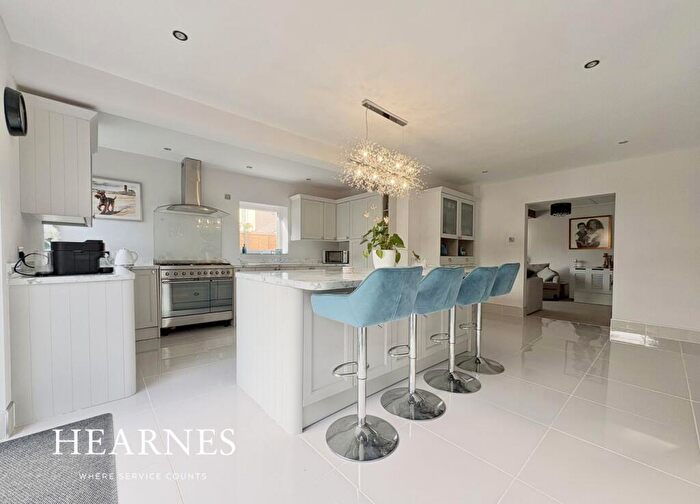 4 Bedroom Detached House For Sale In Wimborne Road, Poole, BH15