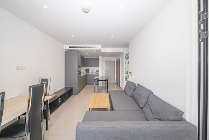 1 Bedroom Flat To Rent In St. Georges Circus, London, SE1