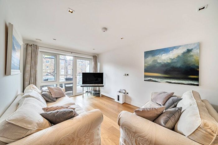 2 Bedroom Flat For Sale In Longfield Avenue, Ealing Broadway, London, W5